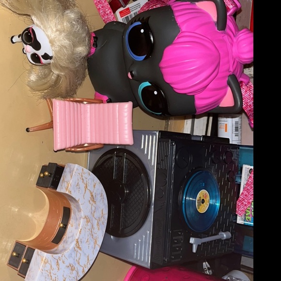 Selling bundle of USED L.O.L surprise dolls, accessories, furniture, and more! - Picture 15 of 15